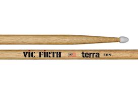 VIC FIRTH - TERRA 5BTN DRUMSTOKKEN NYLON TIP AMERICAN CLASSIC HICKORY